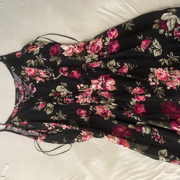 Black Floral Romper - Picture 3 of 3